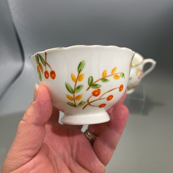 Vintage Delphine Sugar Bowl & Individual creamer. piece set.Bone china England. - Picture 3 of 16